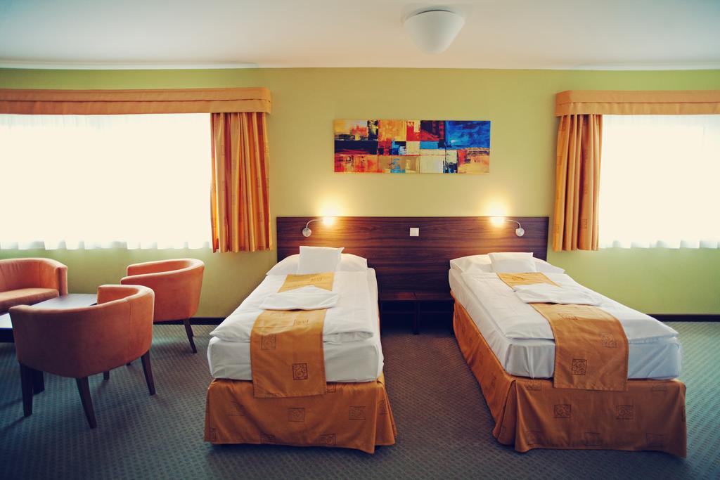 Hotel Active Прахатице Экстерьер фото